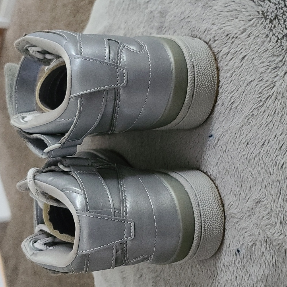Shoes - Picture 4 of 7